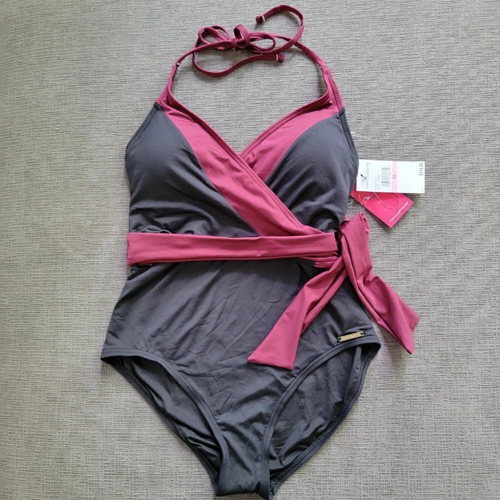 Vince Camuto Belted Plunge V-Neck One-Piece Swimsuit Black & Red Size 12